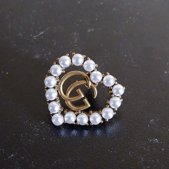 Authentic Gucci Heart Shaped Faux Pearl Earrings - Picture 3 of 5